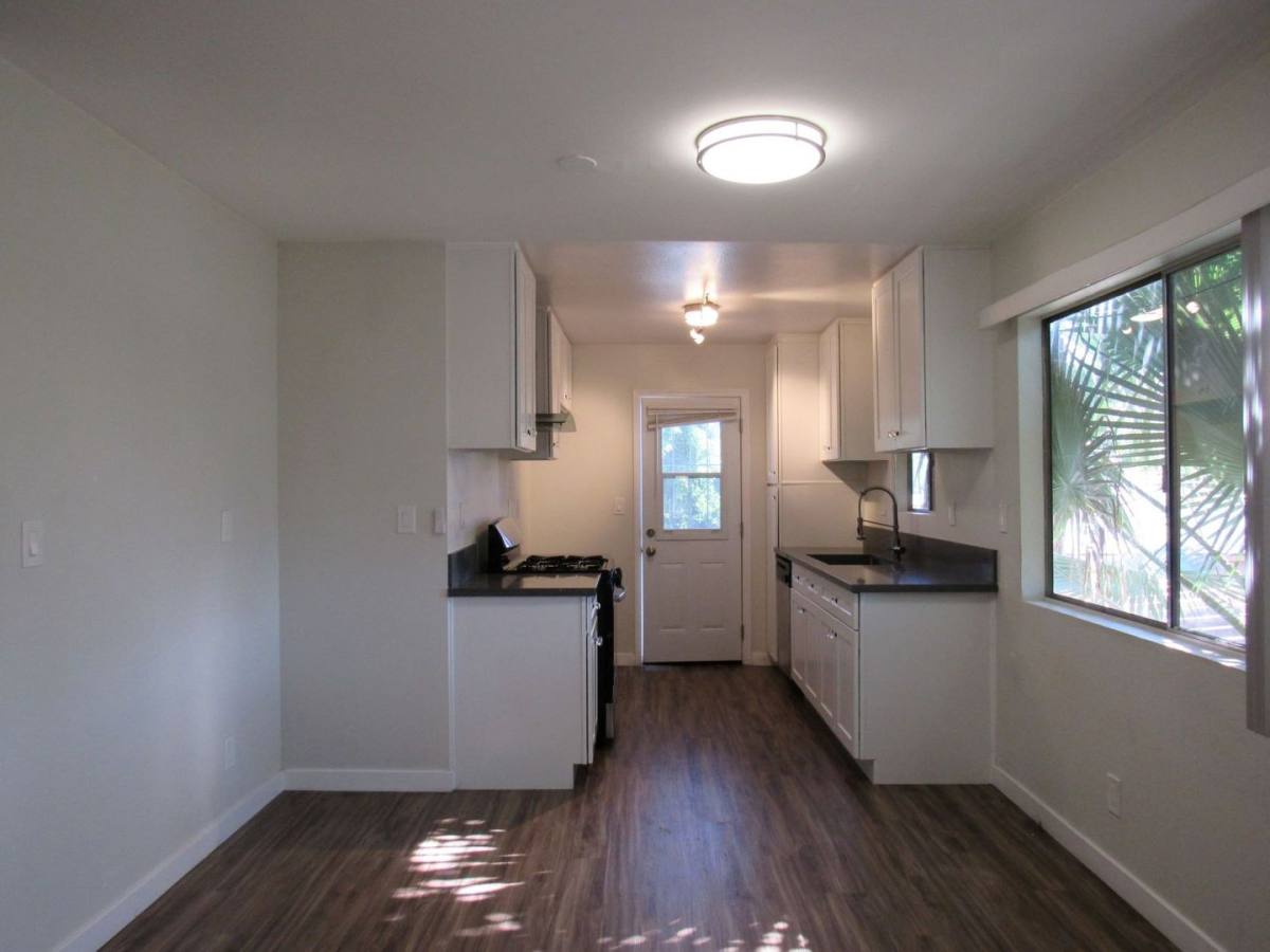 Apartment for rent at 13825 Vanowen St, Van Nuys, CA 91405