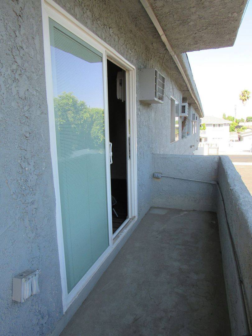 Apartment for rent at 13825 Vanowen St, Van Nuys, CA 91405