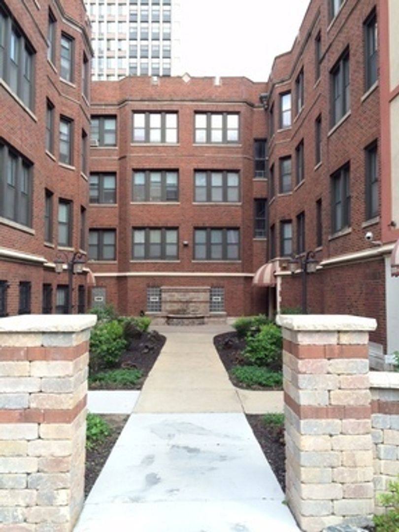 Apartment for rent at 7263 S Shore Dr, Chicago, IL 60649