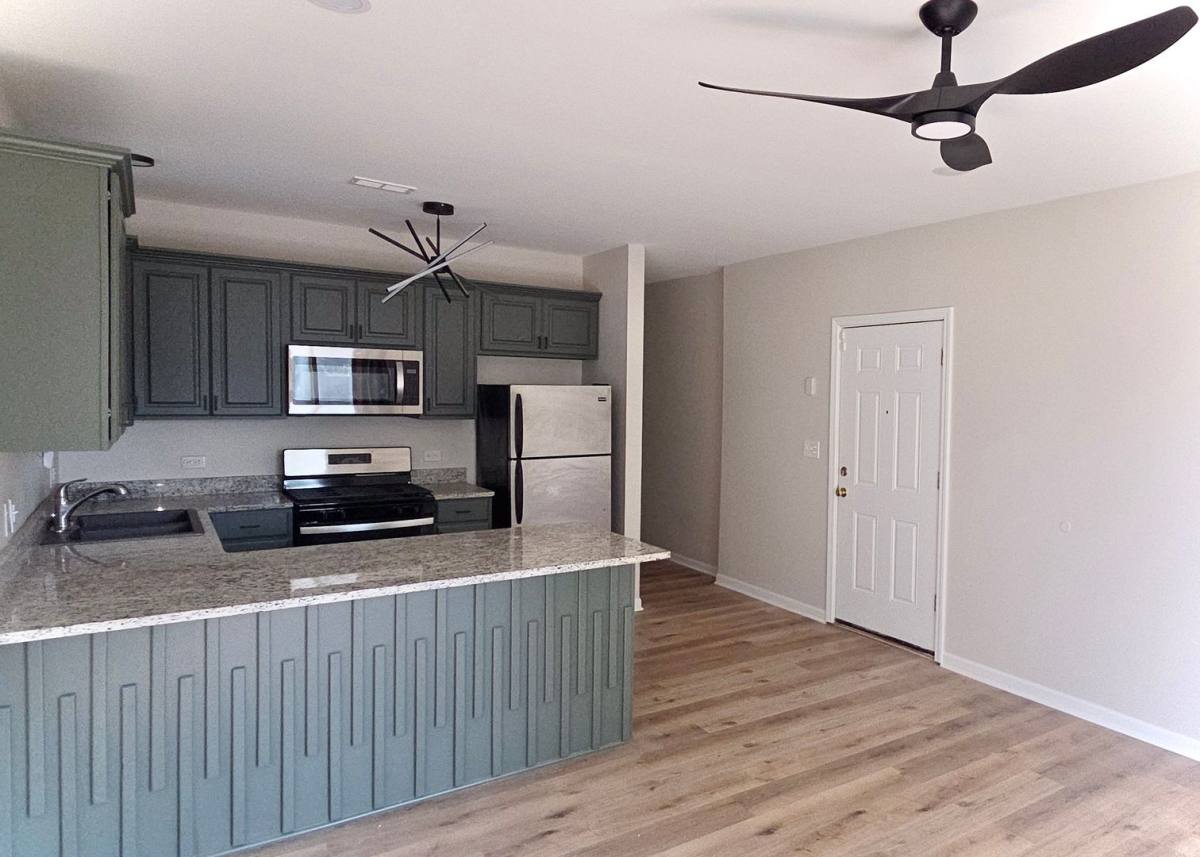 Apartment for rent at 6439 S Saint Lawrence Ave, Chicago, IL 60637