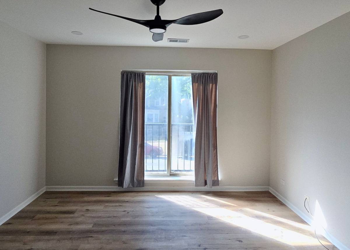 Apartment for rent at 6439 S Saint Lawrence Ave, Chicago, IL 60637
