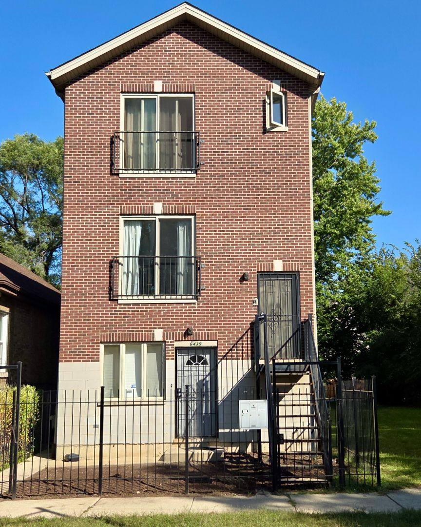 Apartment for rent at 6439 S Saint Lawrence Ave, Chicago, IL 60637
