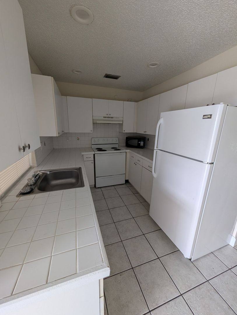 Apartment for rent at 1382 Birkdale Dr, Wellington, FL 33414