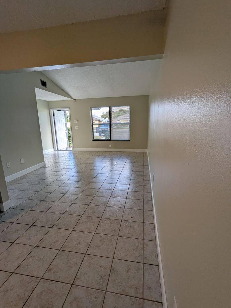 Apartment for rent at 1382 Birkdale Dr, Wellington, FL 33414