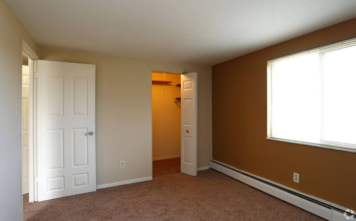 Apartment for rent at 1872 Sunset Ave, Cincinnati, OH 45238