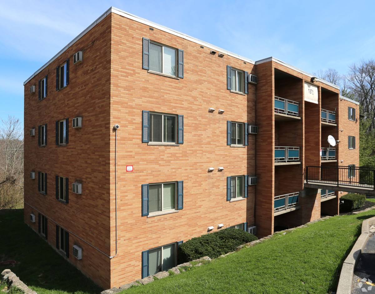 Apartment for rent at 1872 Sunset Ave, Cincinnati, OH 45238