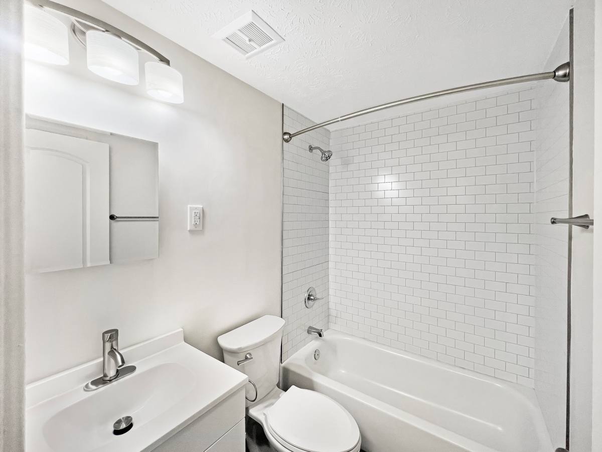 Apartment for rent at 1872 Sunset Ave, Cincinnati, OH 45238