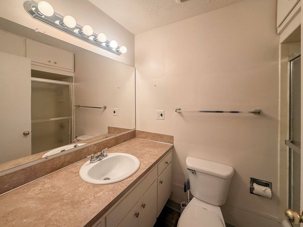 Condo for rent at 227 24th St SE, Salem, OR 97301