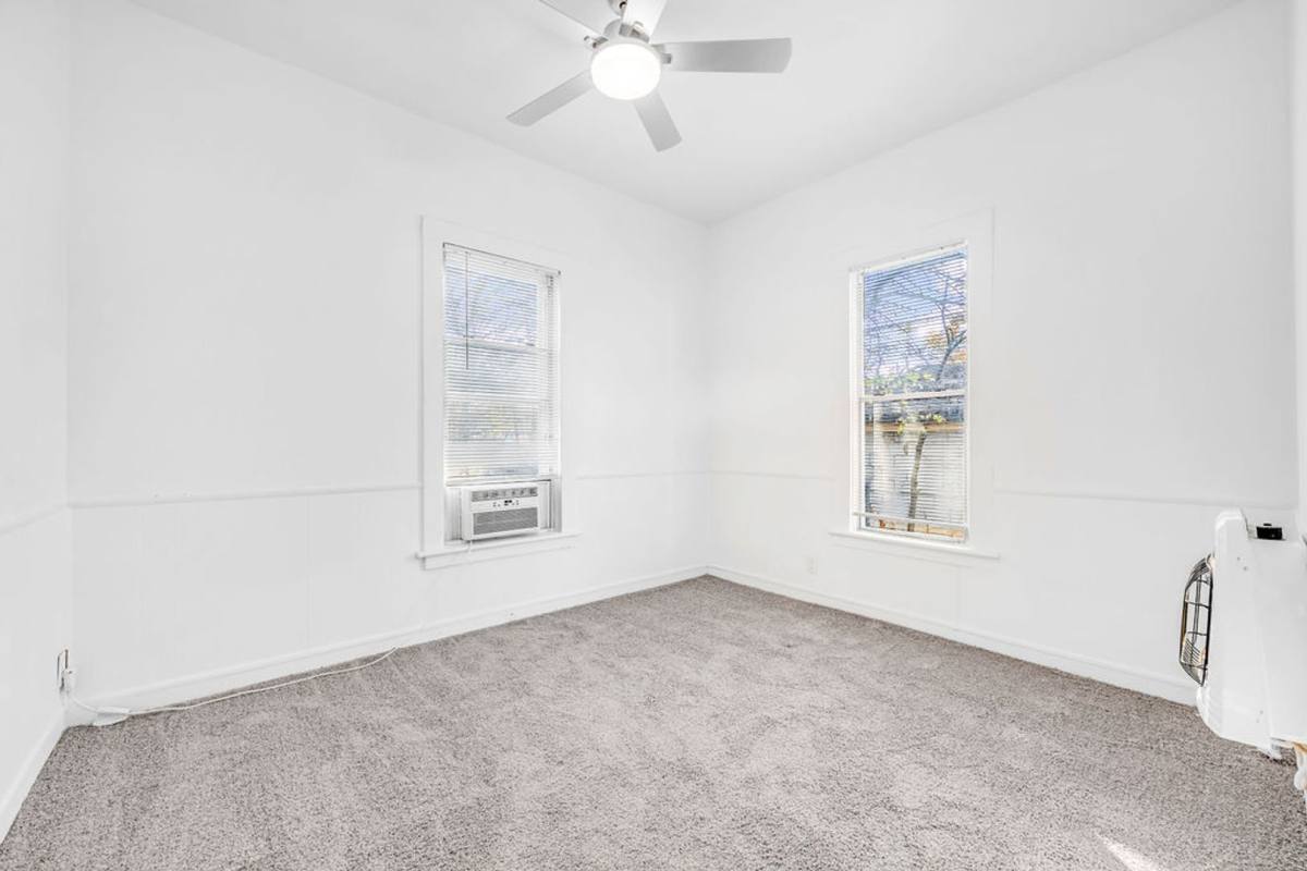 Apartment for rent at 526 W Munson St, Denison, TX 75020