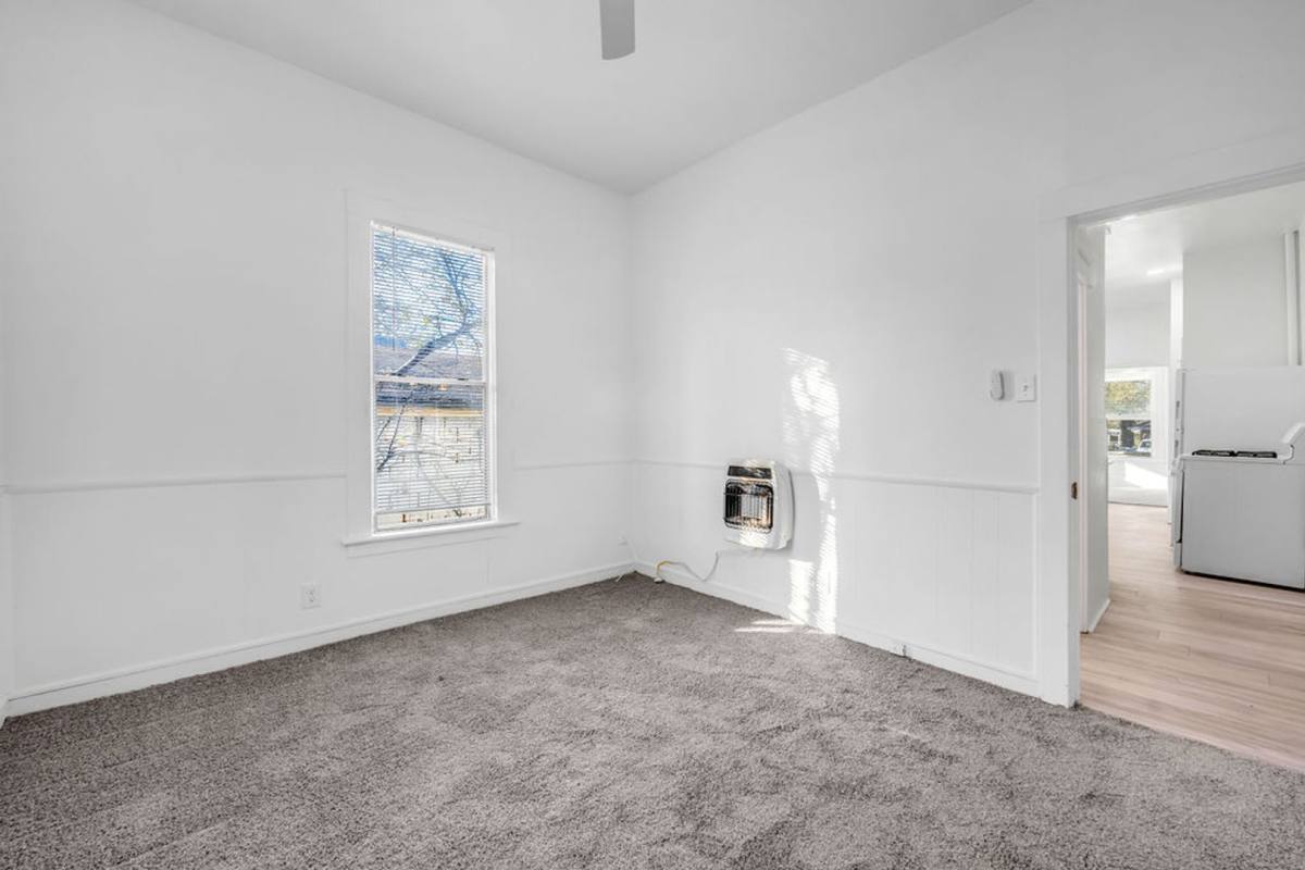 Apartment for rent at 526 W Munson St, Denison, TX 75020
