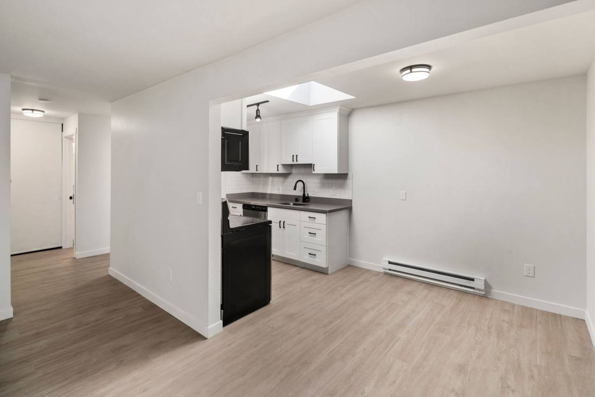 Apartment for rent at 11515 26th Ave NE, Seattle, WA 98125