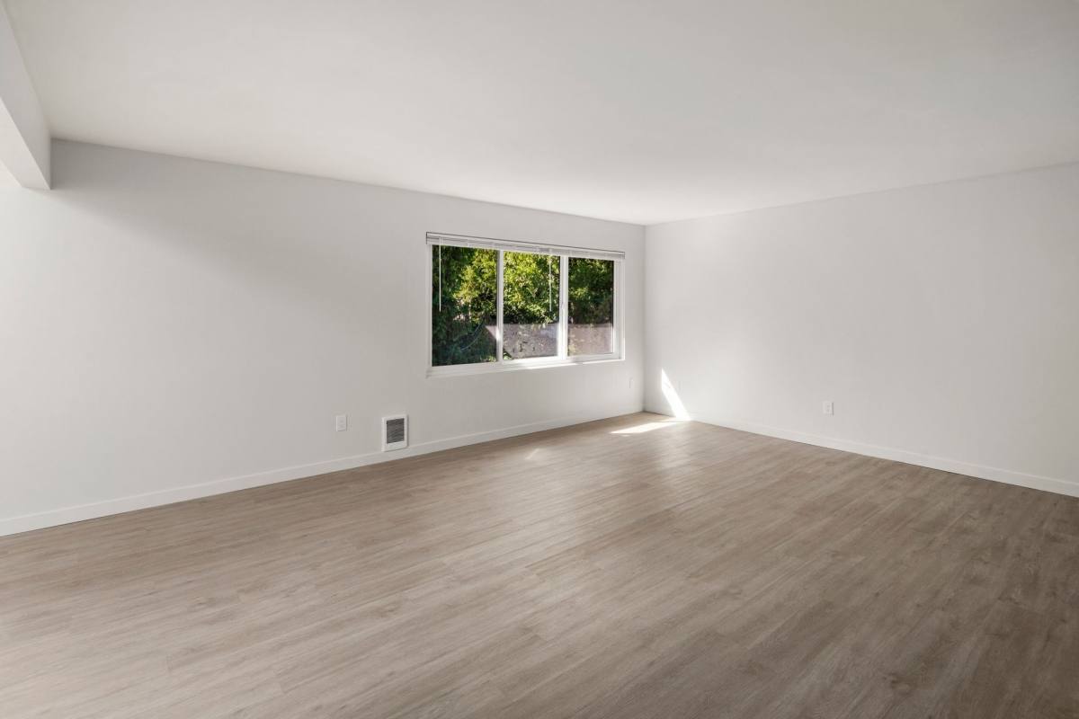 Apartment for rent at 11515 26th Ave NE, Seattle, WA 98125
