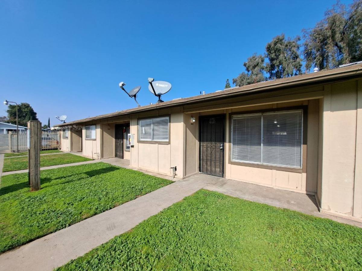 Apartment for rent at 3449 N Marks Ave, Fresno, CA 93722