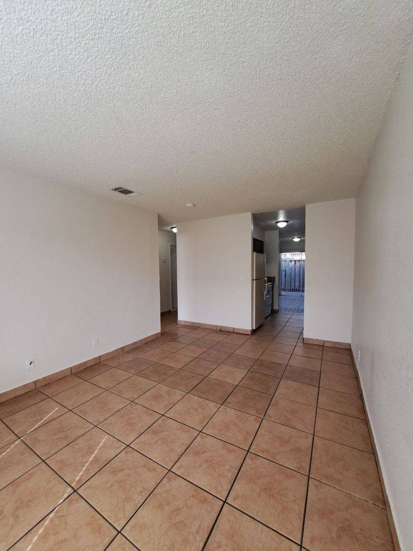 Apartment for rent at 3449 N Marks Ave, Fresno, CA 93722