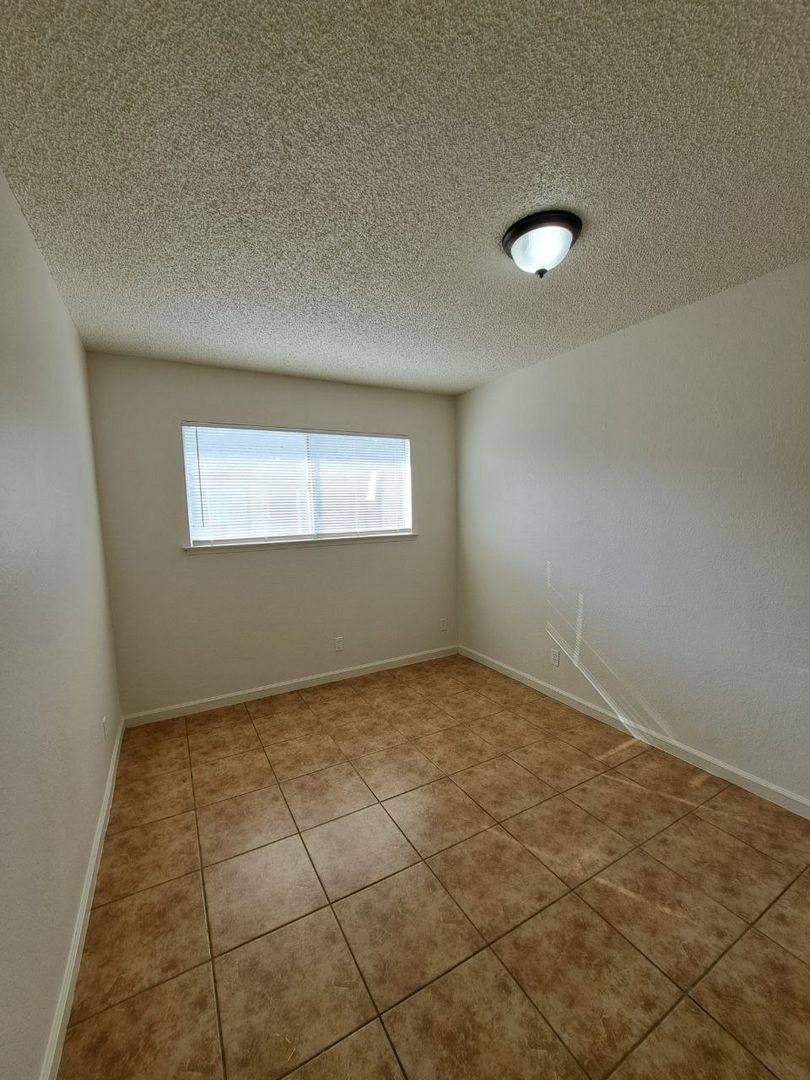 Apartment for rent at 3449 N Marks Ave, Fresno, CA 93722