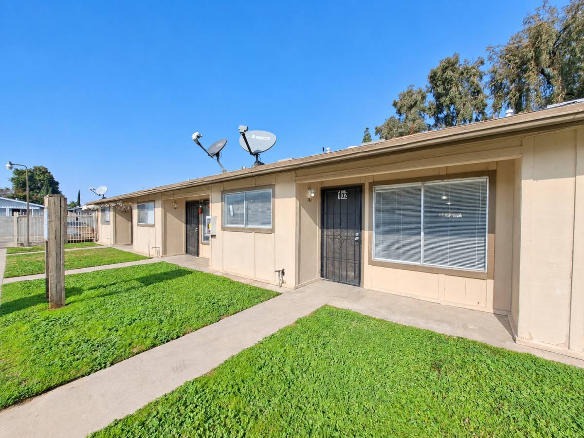 Apartment for rent at 3449 N Marks Ave, Fresno, CA 93722
