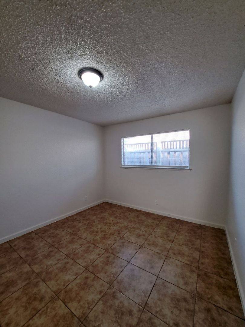 Apartment for rent at 3449 N Marks Ave, Fresno, CA 93722
