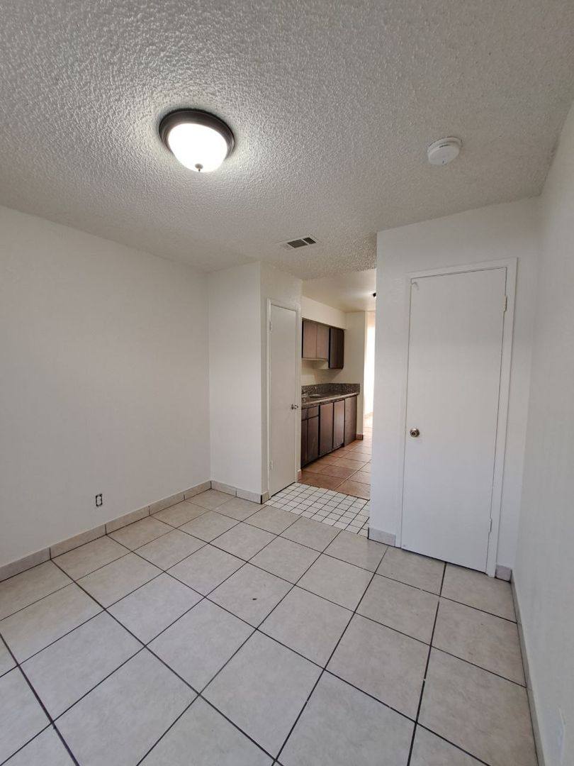 Apartment for rent at 3449 N Marks Ave, Fresno, CA 93722