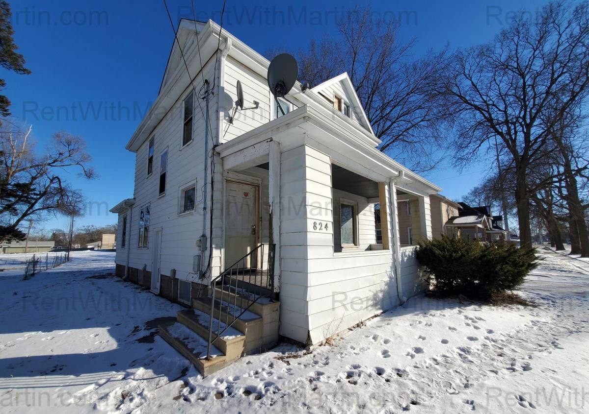 House for rent at 824 Logan Ave, Waterloo, IA 50703