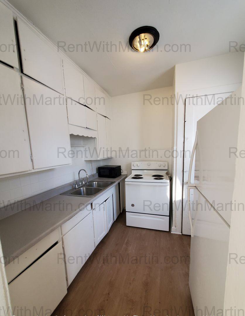 House for rent at 824 Logan Ave, Waterloo, IA 50703