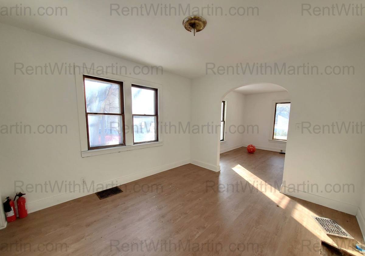 House for rent at 824 Logan Ave, Waterloo, IA 50703
