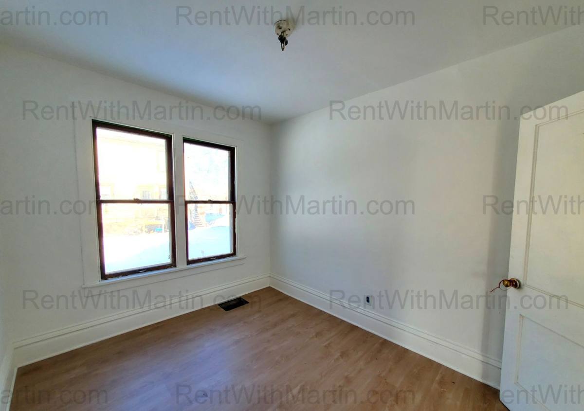 House for rent at 824 Logan Ave, Waterloo, IA 50703