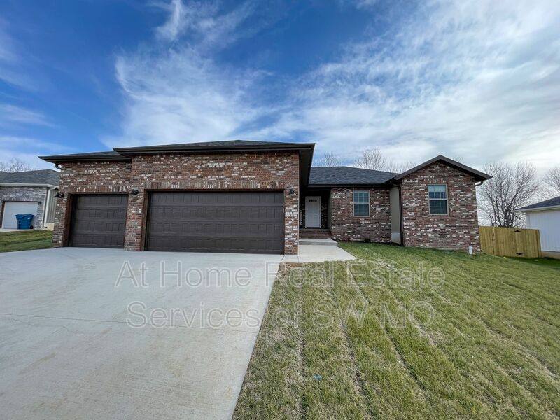 House for rent at 2120 N 21st St, Ozark, MO 65721