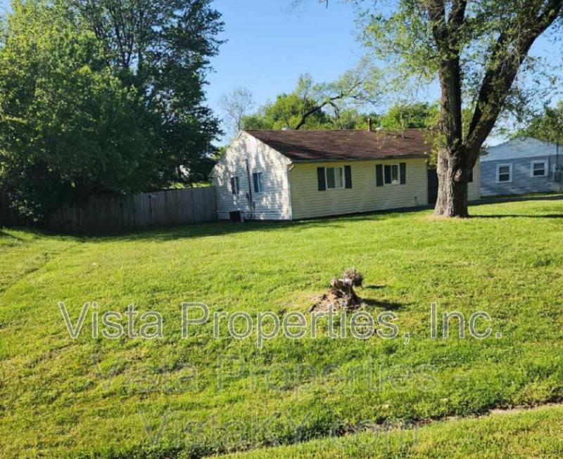 House for rent at 4816 Andalusia Lane, Louisville, KY 40272