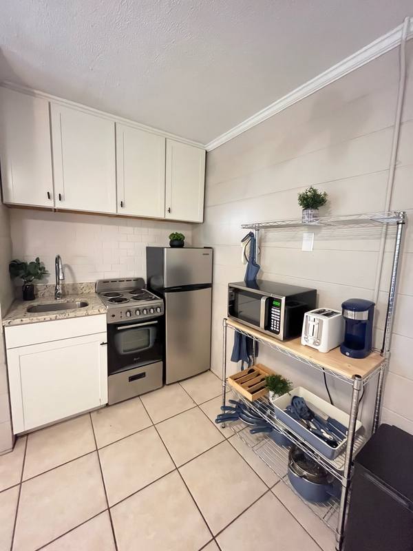 Apartment for rent at 402 S Holly St #A, Greenville, NC 27858