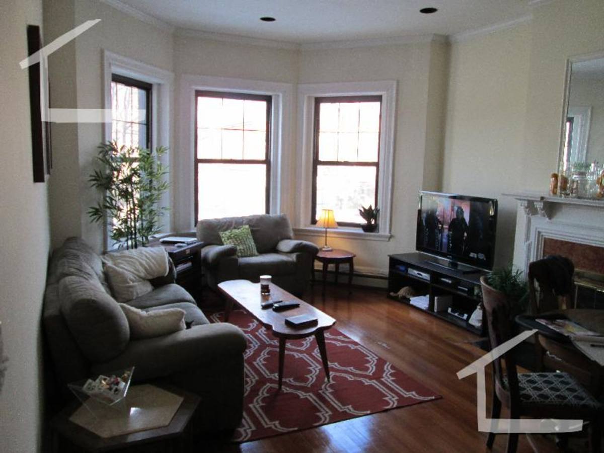 Apartment for rent at 1616 Beacon St #6, Brookline, MA 02445