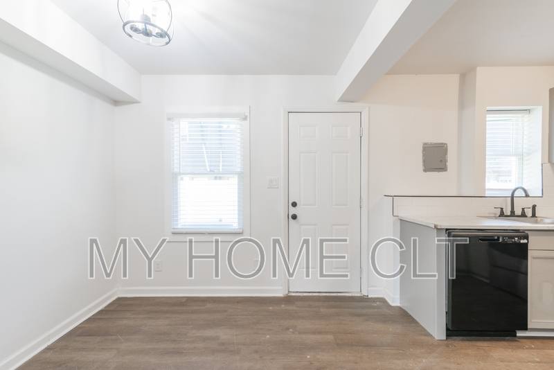 Townhouse for rent at 931 Cantwell St #1, Charlotte, NC 28208