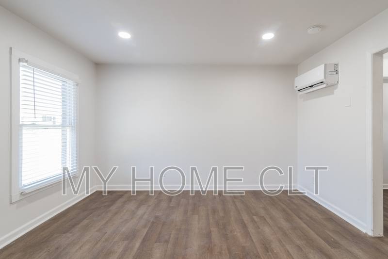 Townhouse for rent at 931 Cantwell St #1, Charlotte, NC 28208