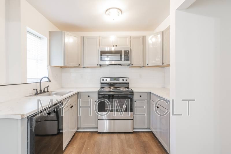 Townhouse for rent at 931 Cantwell St #1, Charlotte, NC 28208