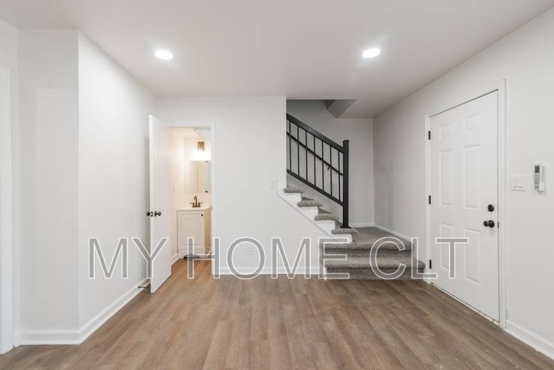 Townhouse for rent at 931 Cantwell St #1, Charlotte, NC 28208