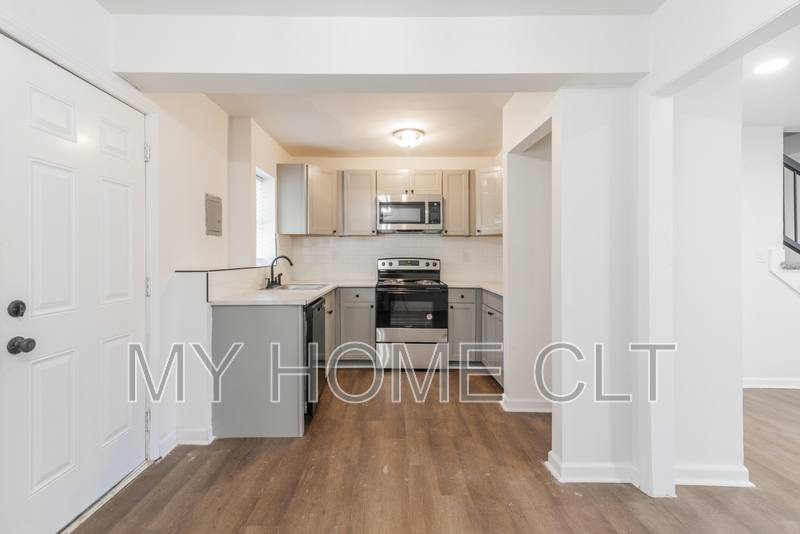 Townhouse for rent at 931 Cantwell St #1, Charlotte, NC 28208