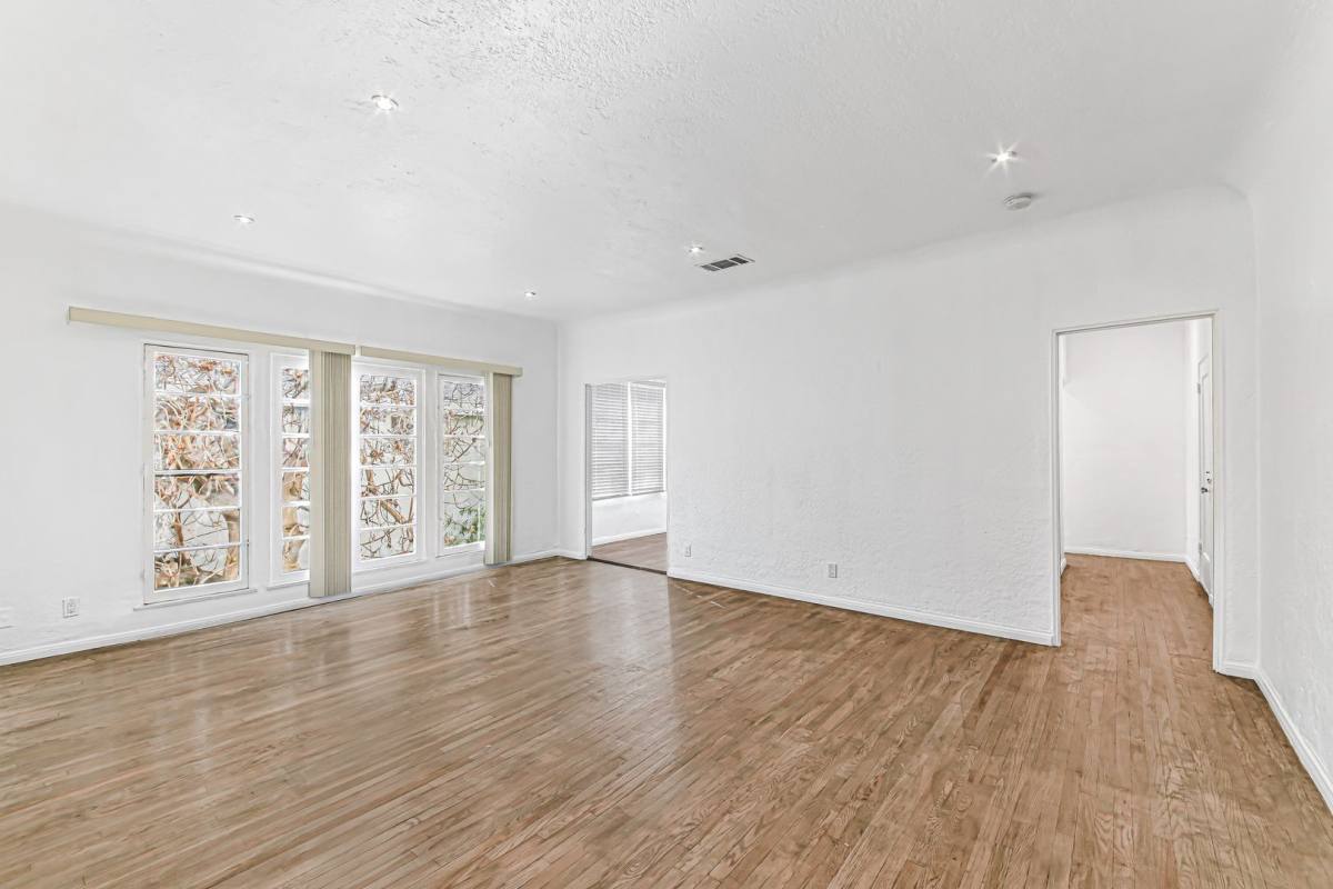Apartment for rent at 1503 S Shenandoah St, Los Angeles, CA 90035