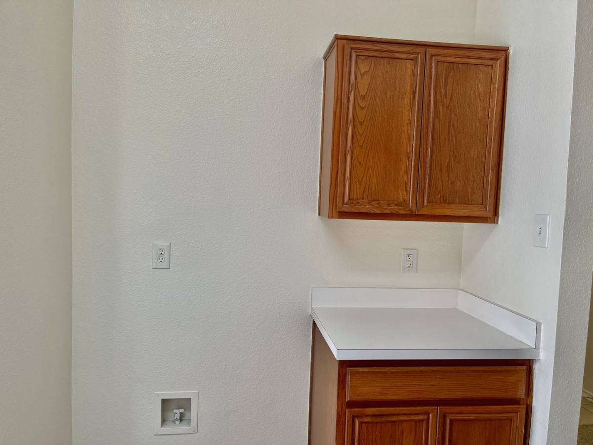 House for rent at 1008 Rock Springs Dr, Burleson, TX 76028