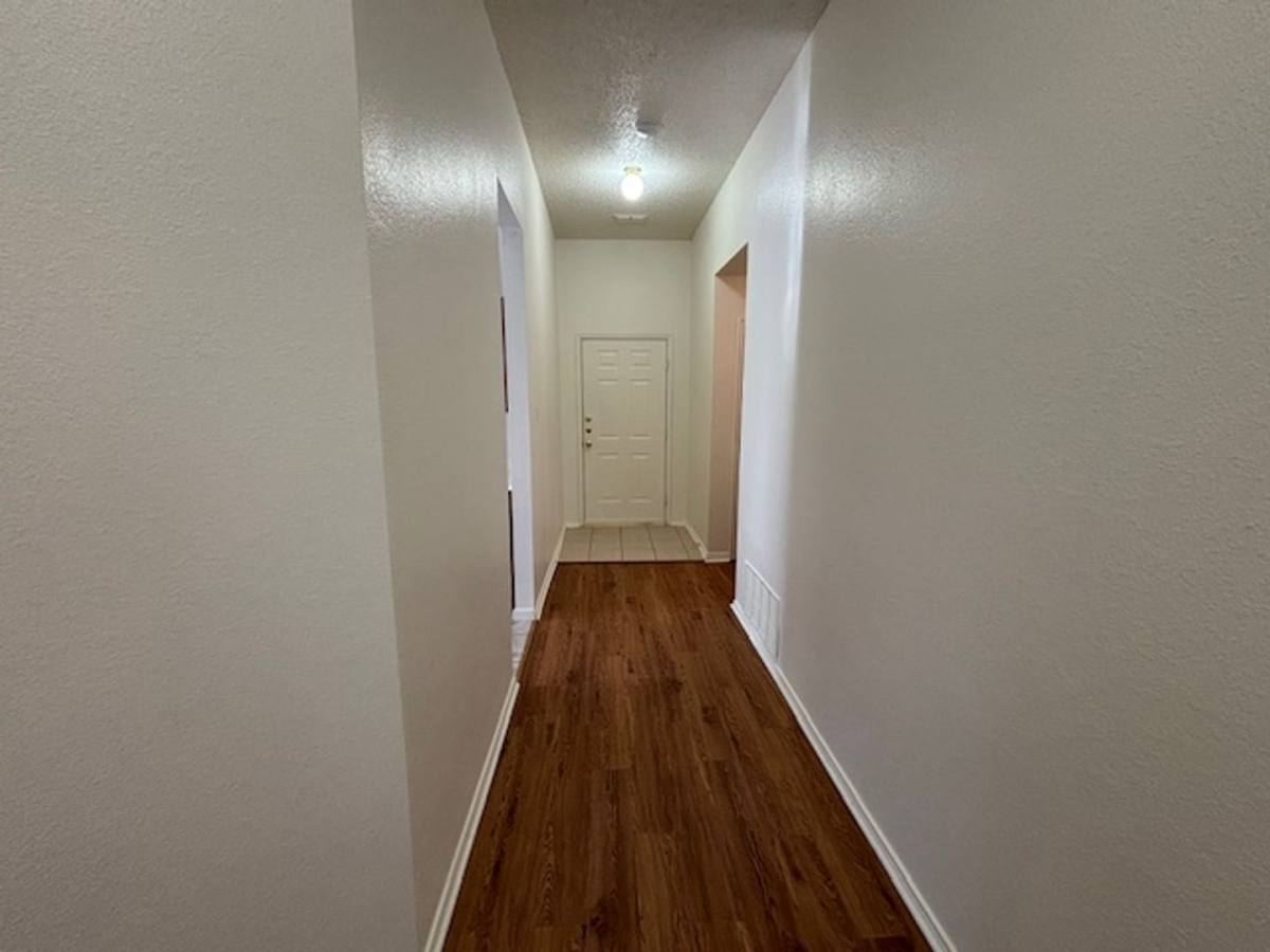 House for rent at 1008 Rock Springs Dr, Burleson, TX 76028