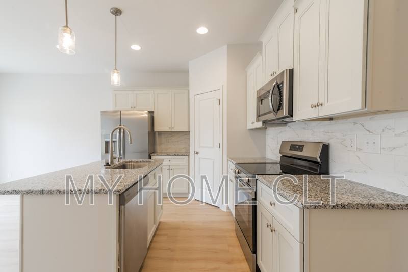 Apartment for rent at 2719 Capitol Dr, Charlotte, NC 28208