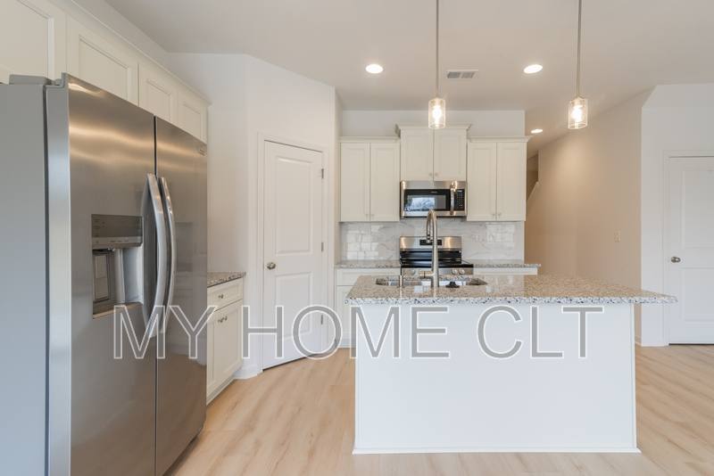 Apartment for rent at 2719 Capitol Dr, Charlotte, NC 28208