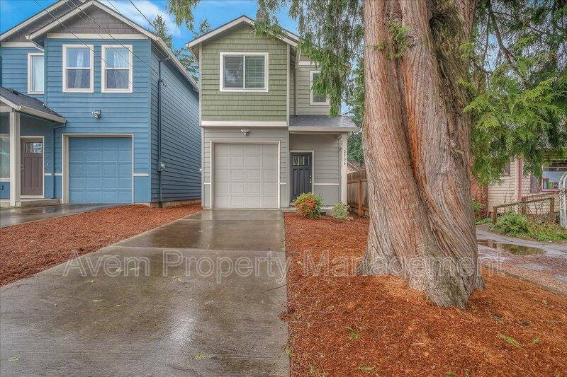 House for rent at 2736 SE 84th Ave, Portland, OR 97266