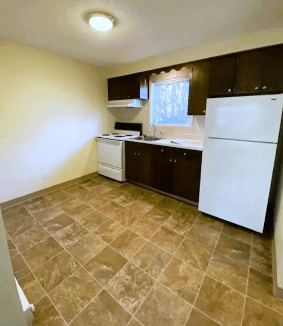 Apartment for rent at 158 Friendship Ave SE, Salem, OR 97302