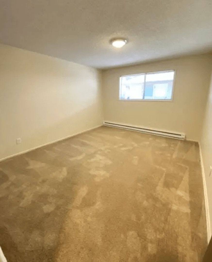Apartment for rent at 158 Friendship Ave SE, Salem, OR 97302