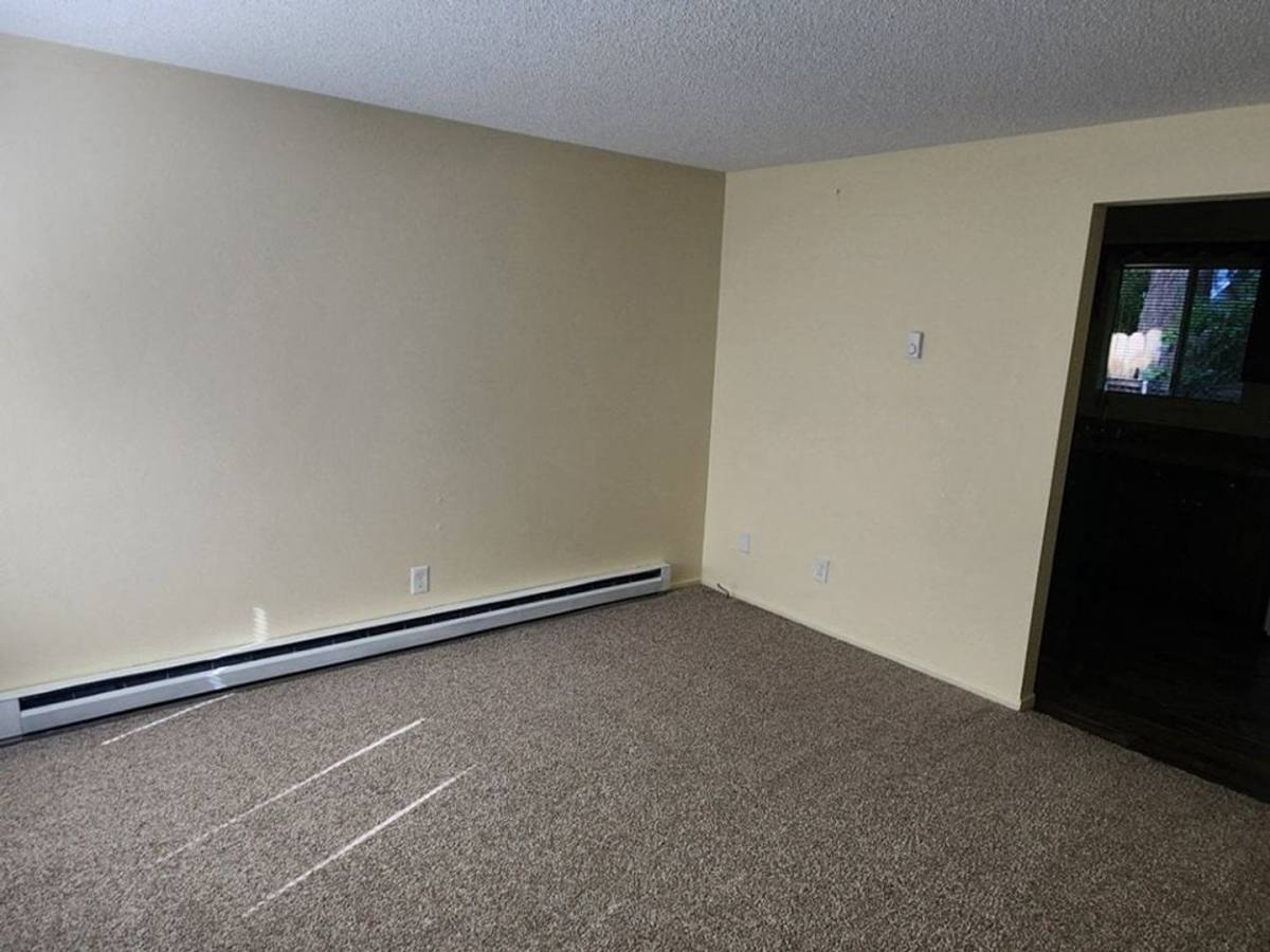 Apartment for rent at 158 Friendship Ave SE, Salem, OR 97302