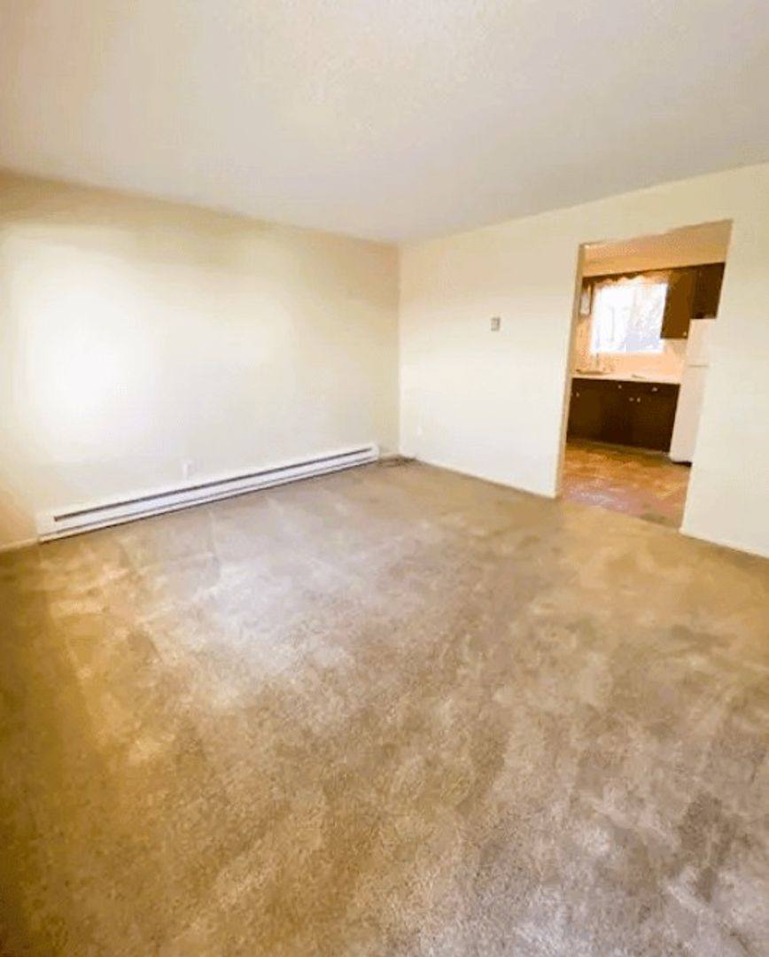 Apartment for rent at 158 Friendship Ave SE, Salem, OR 97302