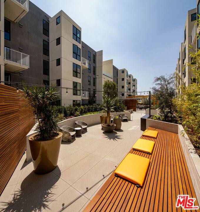 Apartment for rent at 1101 N Main St #1101A322, Los Angeles, CA 90012