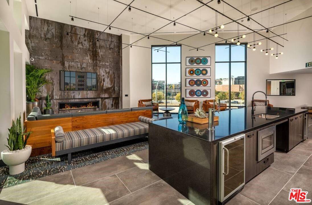Apartment for rent at 1101 N Main St #1101A322, Los Angeles, CA 90012
