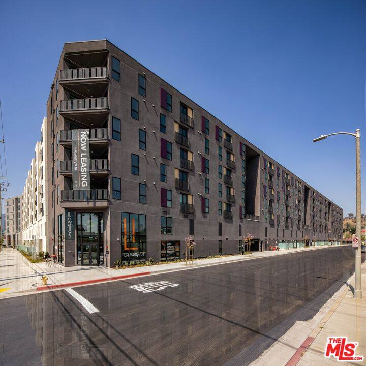 Apartment for rent at 1101 N Main St #1101A322, Los Angeles, CA 90012