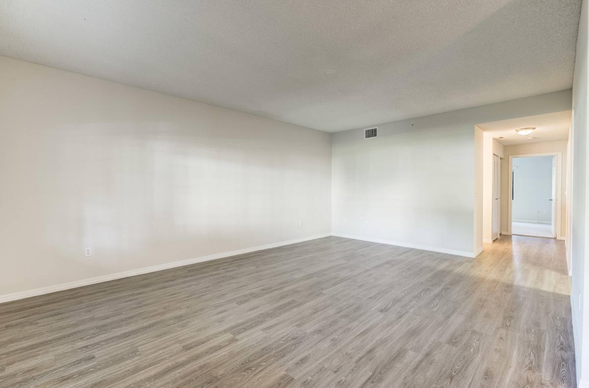 Condo for rent at 4685 Haverhill Rd #4685E4, West Palm Beach, FL 33417
