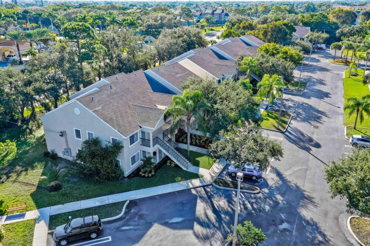Condo for rent at 4685 Haverhill Rd #4685E4, West Palm Beach, FL 33417